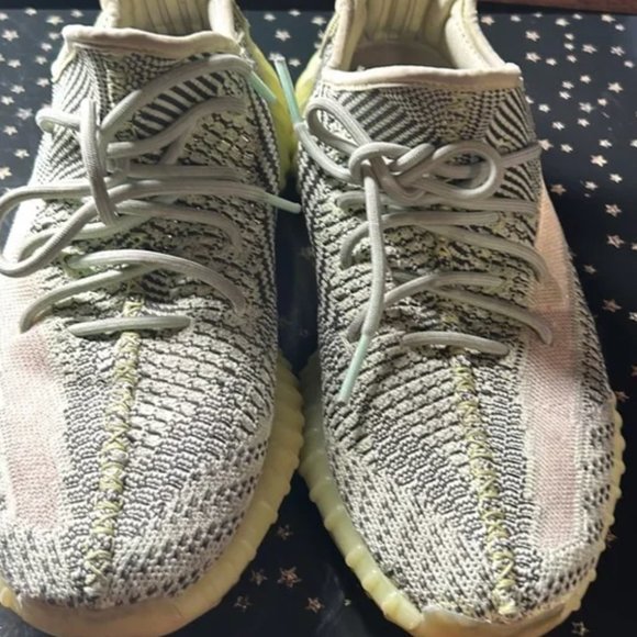 adidas Yeezy Boost 350 V2 - Picture 1 of 4
